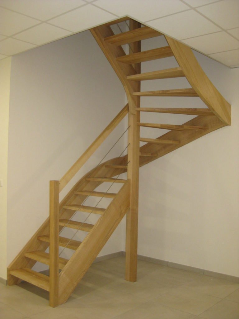 escalier en bois tournant